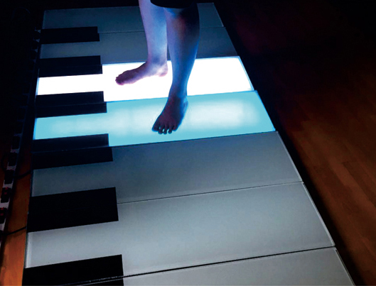 钢琴地砖灯.jpg